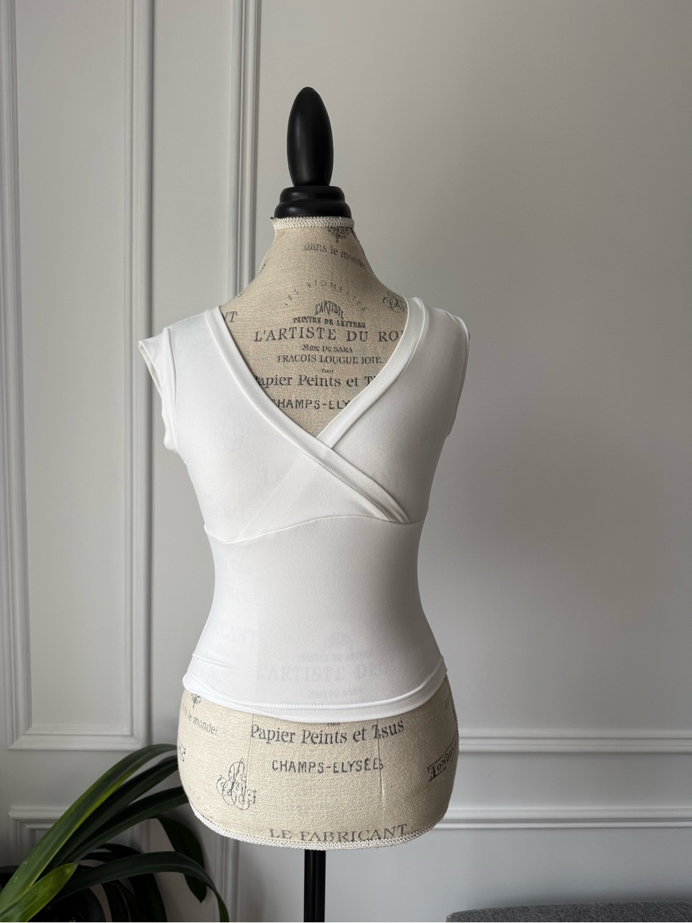 Women’s White V Neck sleeveless Tshirt